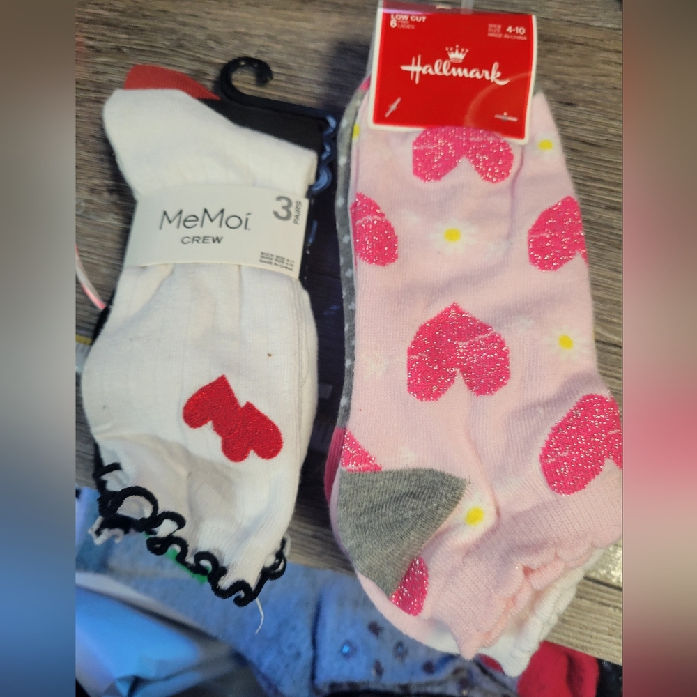 2 Packs NWT Women's Socks 3 Crew 6 Ankle Pairs Valentines Day A18